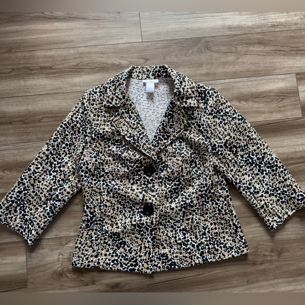 Preswick & Moore Woman’s Size Medium
Jacket Big Button Cheetah Print - Picture 3 of 11